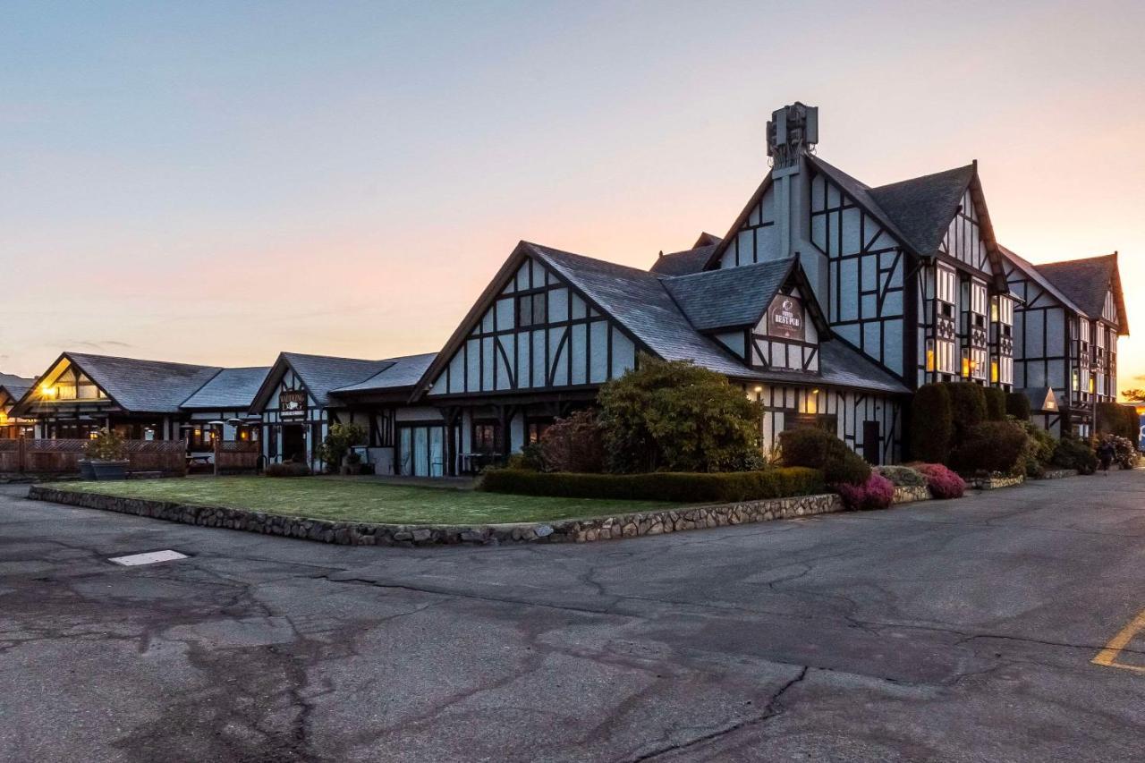 Quality Inn Waddling Dog Saanichton Exterior foto